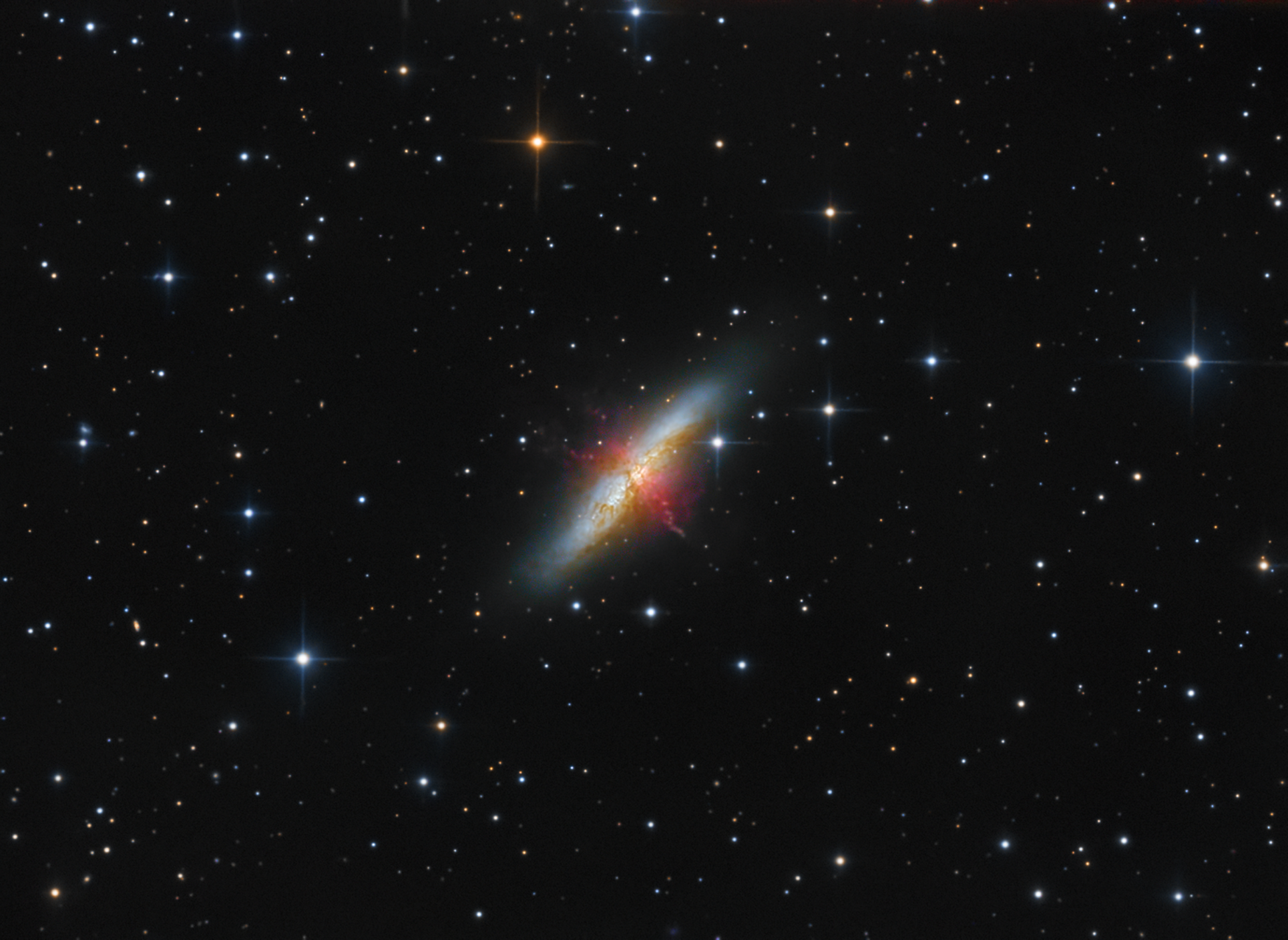 M82 - Cigar galaxy - HaLRGB_NEW_sm.png