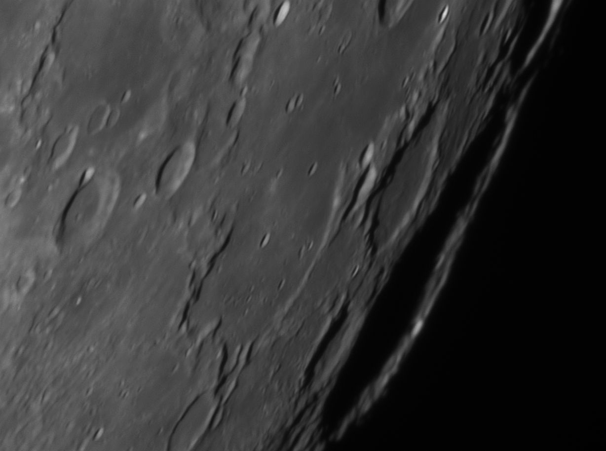 2023-08-31-2136_0-R-L-Moon_Hecataeus.jpg