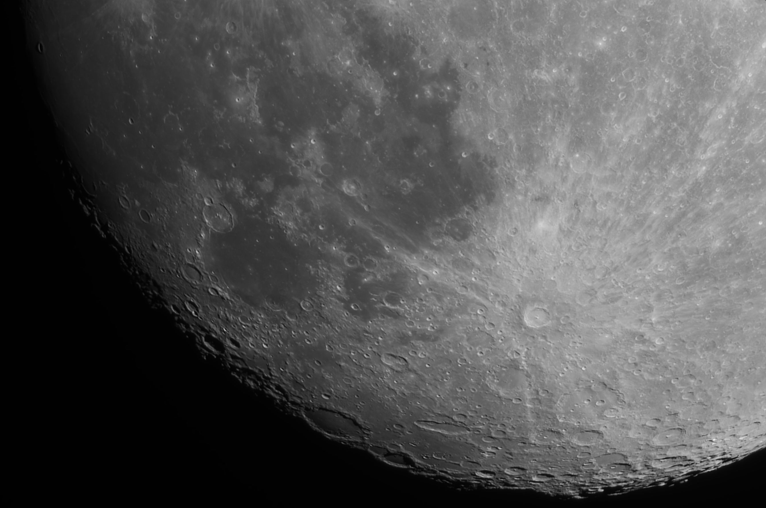 Moon_213106-v2a.jpg