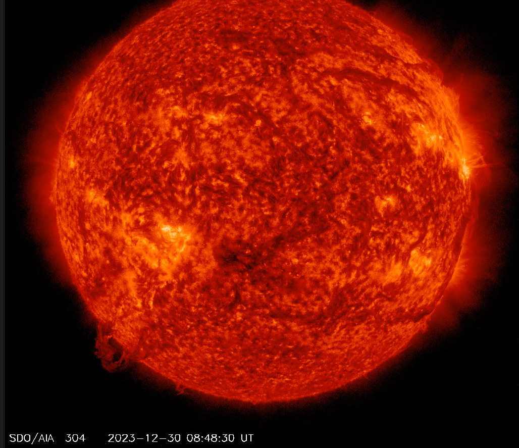 Chromosféra 30.12.2023, 08h 48m UT, SDO_AIA 304nm.png