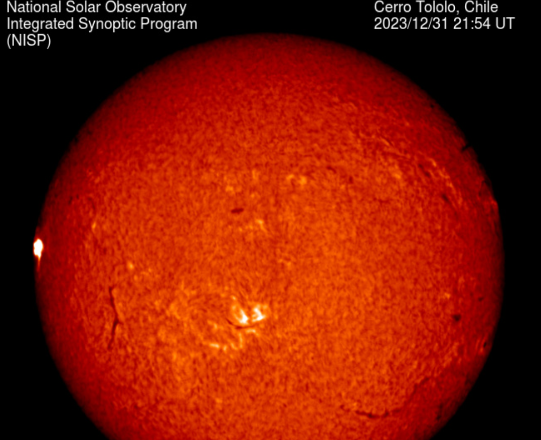 Erupce X5 v AR3536, 31.12.2023, maximum 21h 55m UT, Cerro Tololo, GONG.png