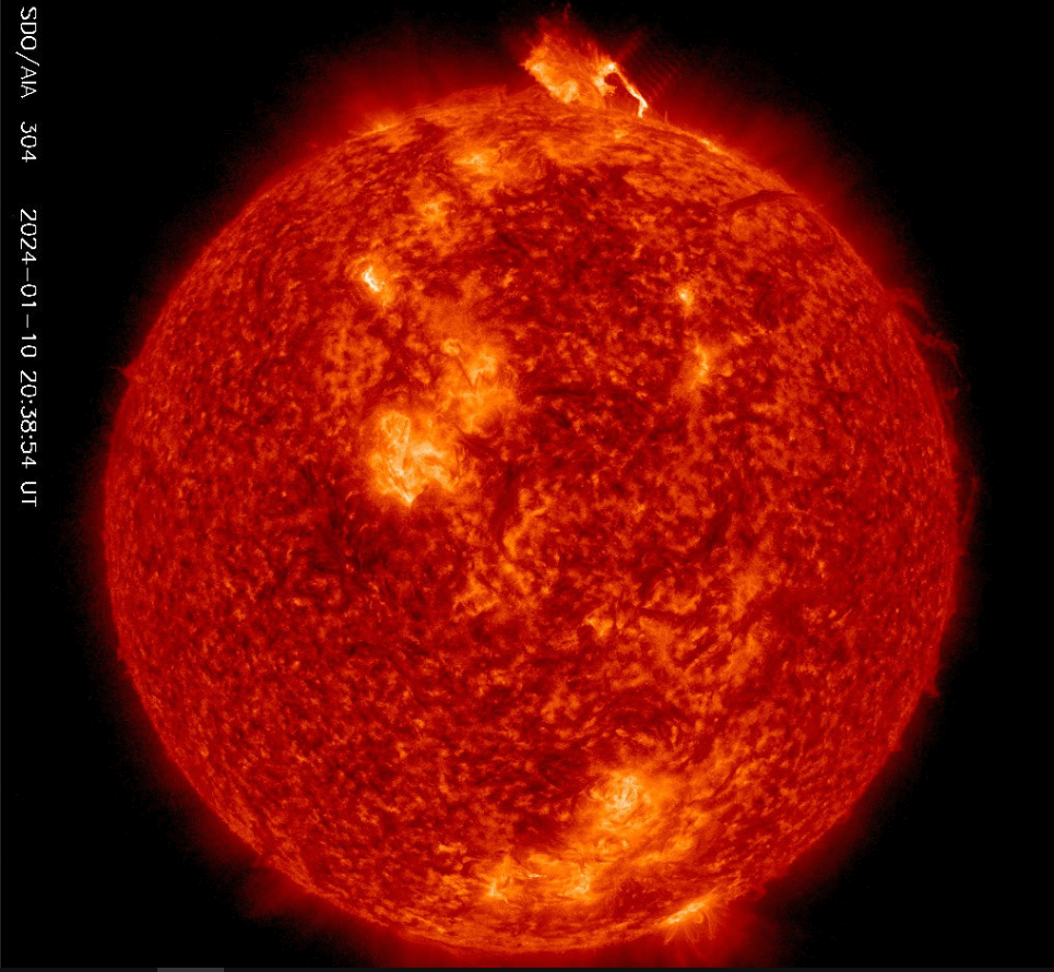 Eruptivní protuberance 10.01.2023, 20h 38m 54s UT, SDO_AIA 304nm.png