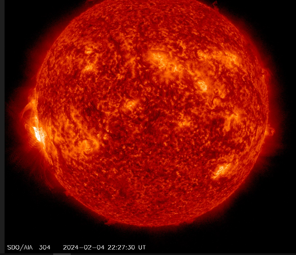 Chromosféra 4.2..2024, 22h 27m UT, SDO_AIA 304 nm.png