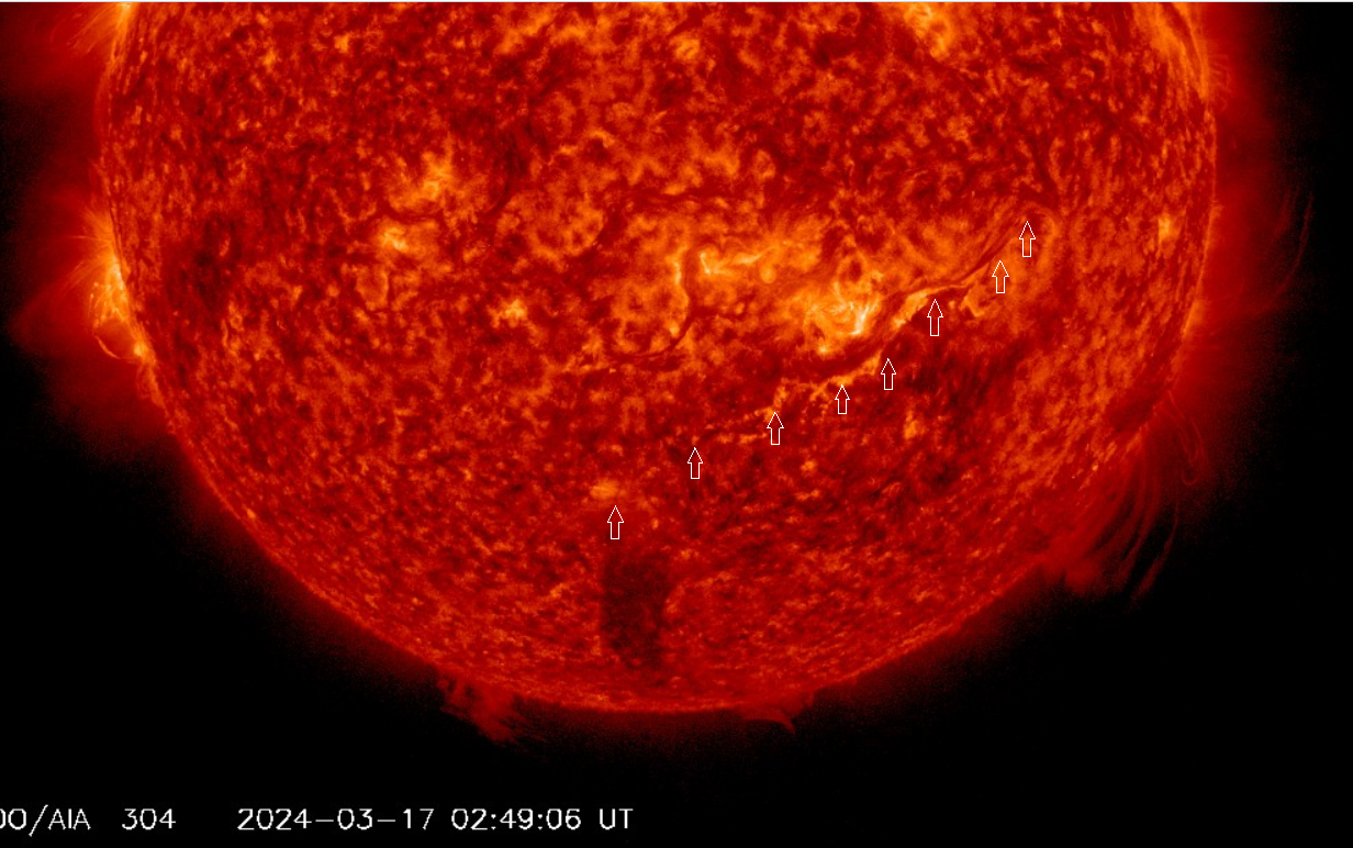 Ohnivá stopa 17.3.2024, 02h 49m UT, SDO_AIA 30,4nm.png