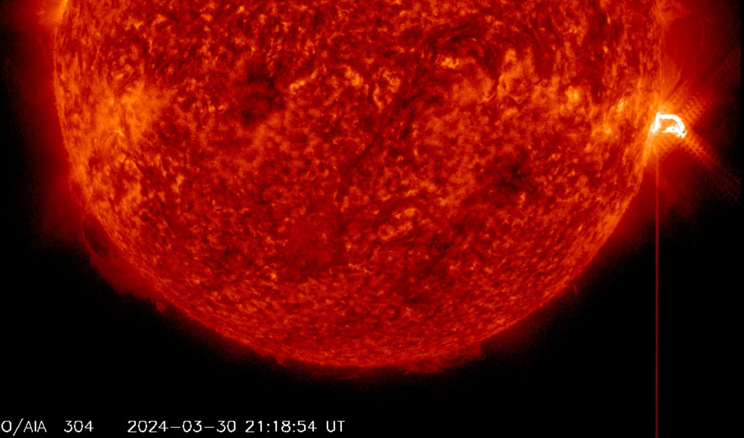 Erupce M9.4 , 30.302024, 21h 18m UT, SDO_AIA 30,4 nm.png