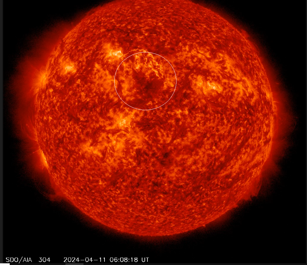 Vznik eruptivní protuberance , surges, 11.04.2024, 06h 08m UT, SDO_AIA 30,4 nm.png