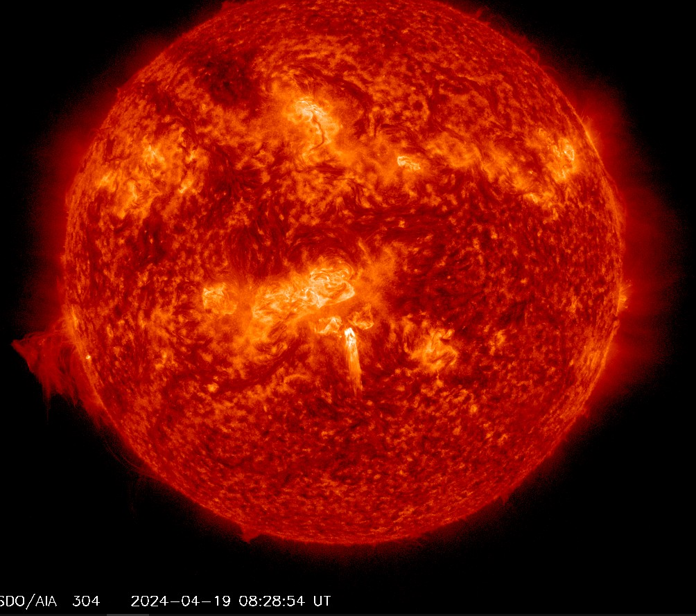 Chromosféra 19.04.2024, 08h 28m UT, SDO_AIA 30,4 nm.png