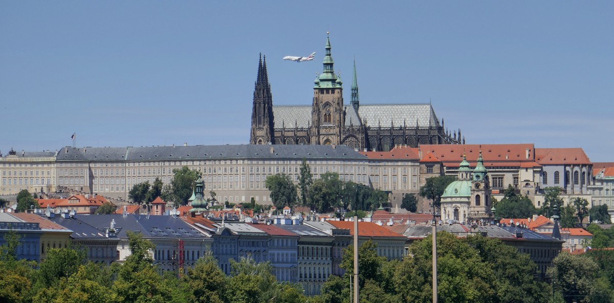 2018-07-07-A380-nad-hradem.JPG