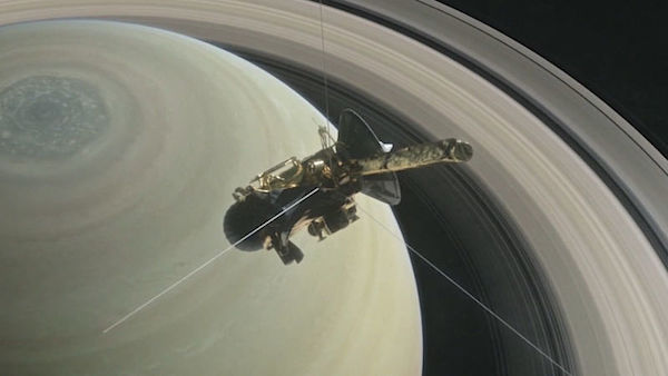 Cassini u Saturnu.jpg