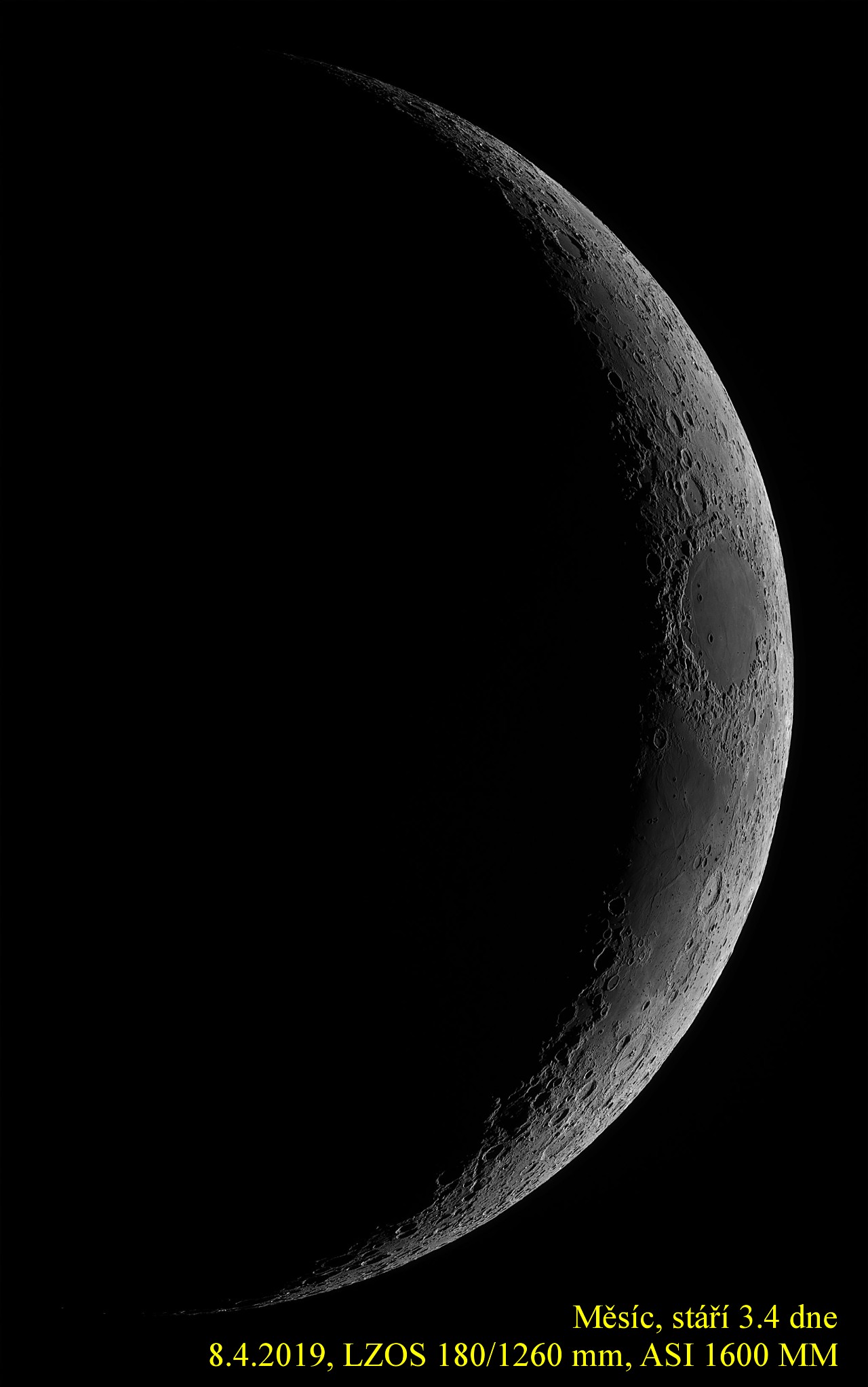 2019-04-08-1820-Moon-popis-small.jpg