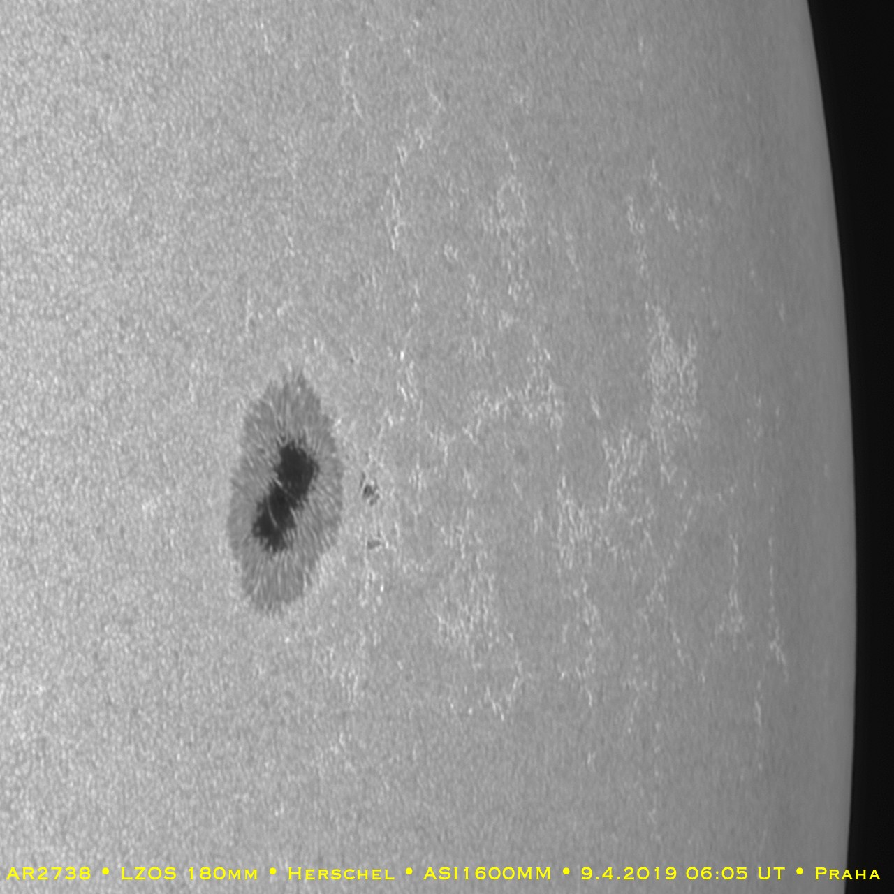 2019-04-09-0605-AR2738-SunSpot-AST-Red2c.jpg