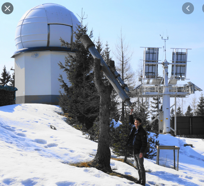 Vidlicová motáž sluneční observatoře Kanzelhoehe.png