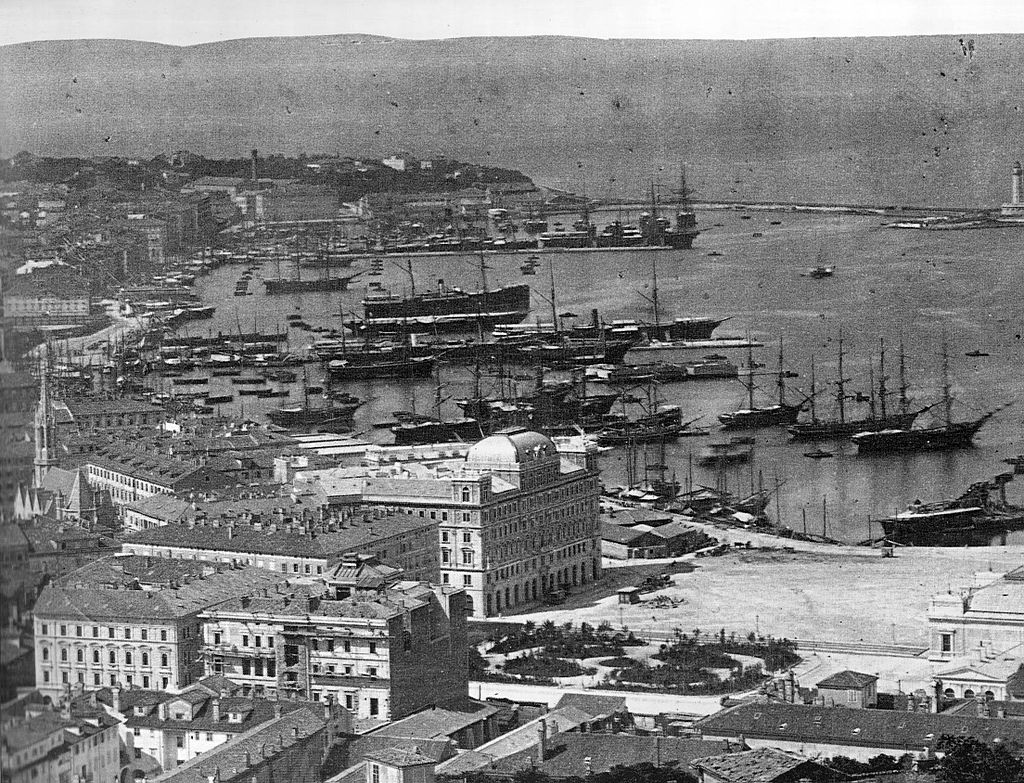 přístav Trieste v r. 1885.jpg