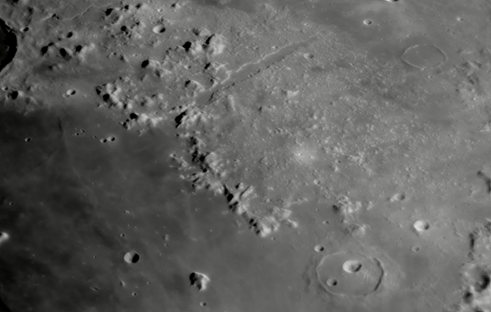 R_conv_2021-02-22-1811_3-Moon16bitA290bin1_g4_b3_ap240_x2.jpg