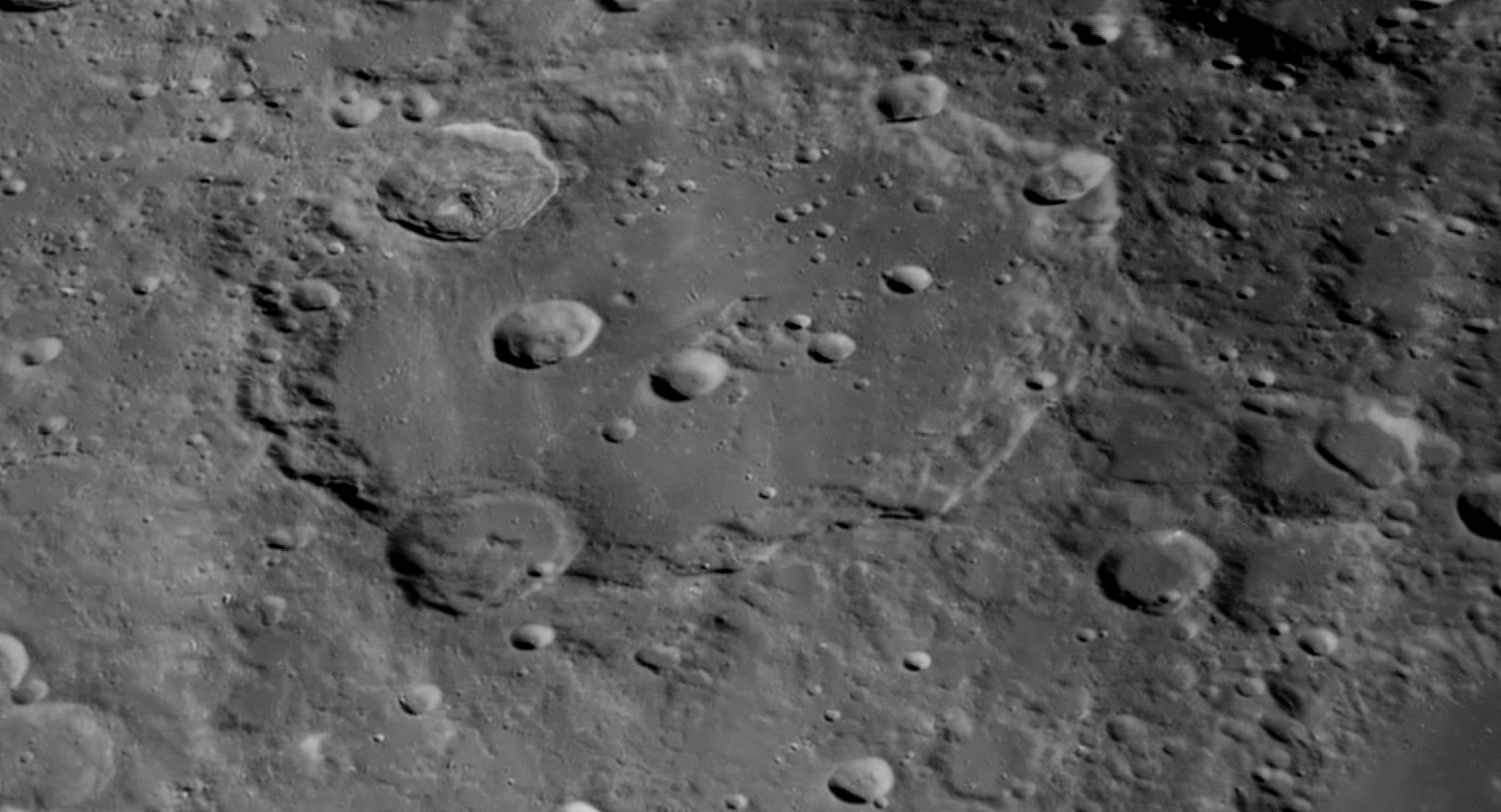 R_conv_2021-03-25-1859_2-Moon_g4_b3_ap196_x2.jpg