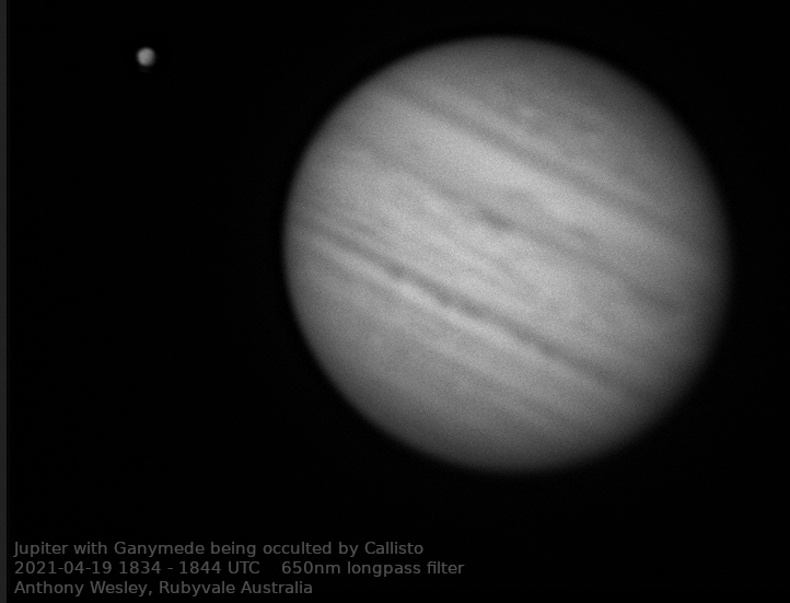 Jupiter s Ganymedem se stínem  od Callisto, Anthony Westley,  19. 4. 2021, 18h44m UT, Australie.png