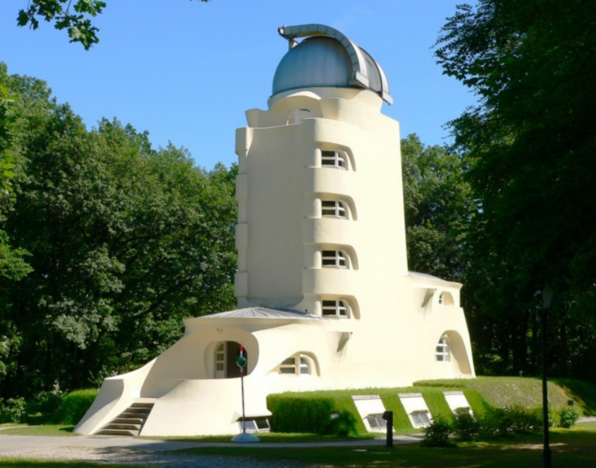 Einsteinturm  Potsdam.jpg