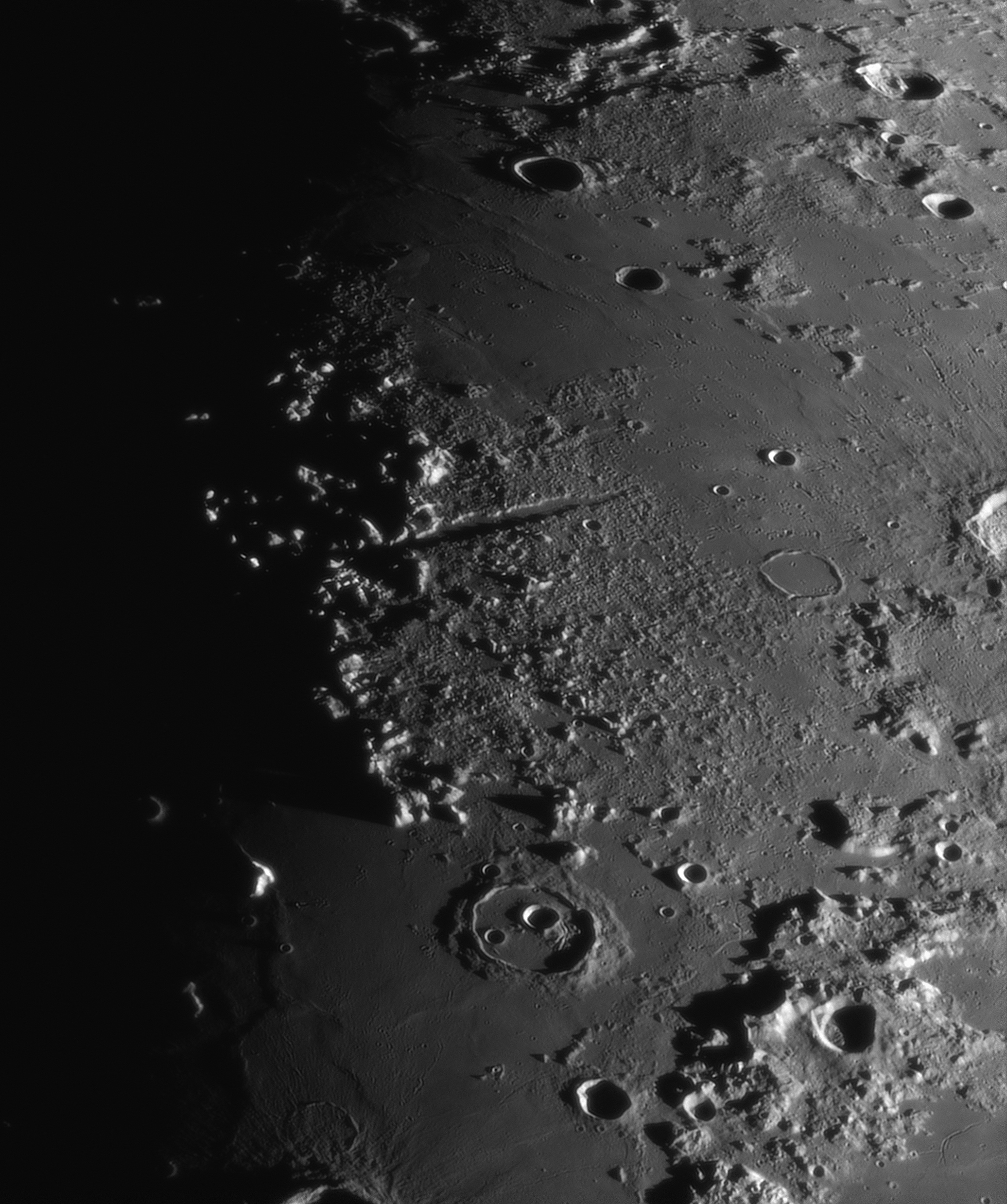 Cassini, Vallis Alpes.jpg