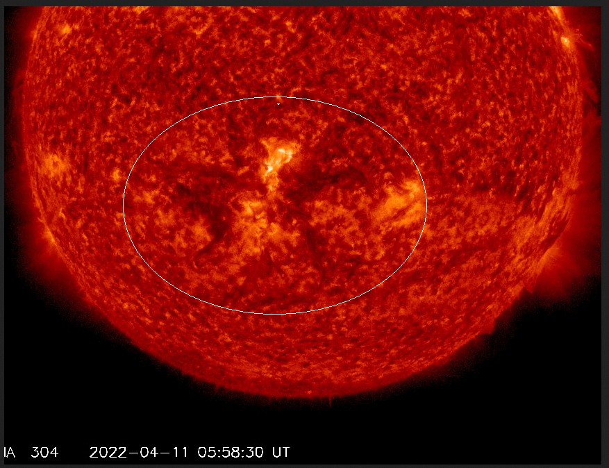 CME nad S filamentem ,  11.4.2022, 05h 58m UT , SDO 30,4nm.png