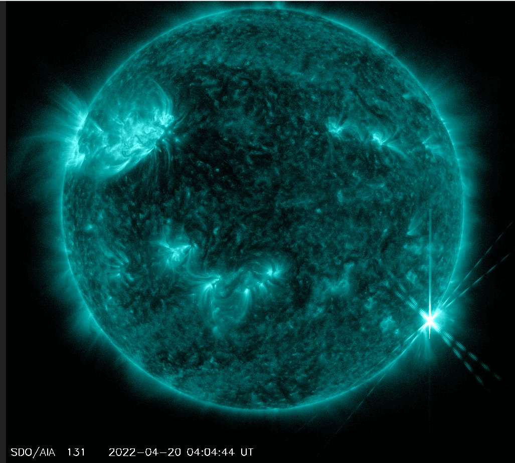 Erupce X2.2, 04h 04m UT, 20.4.2022, SDO_AIA,  131A.png