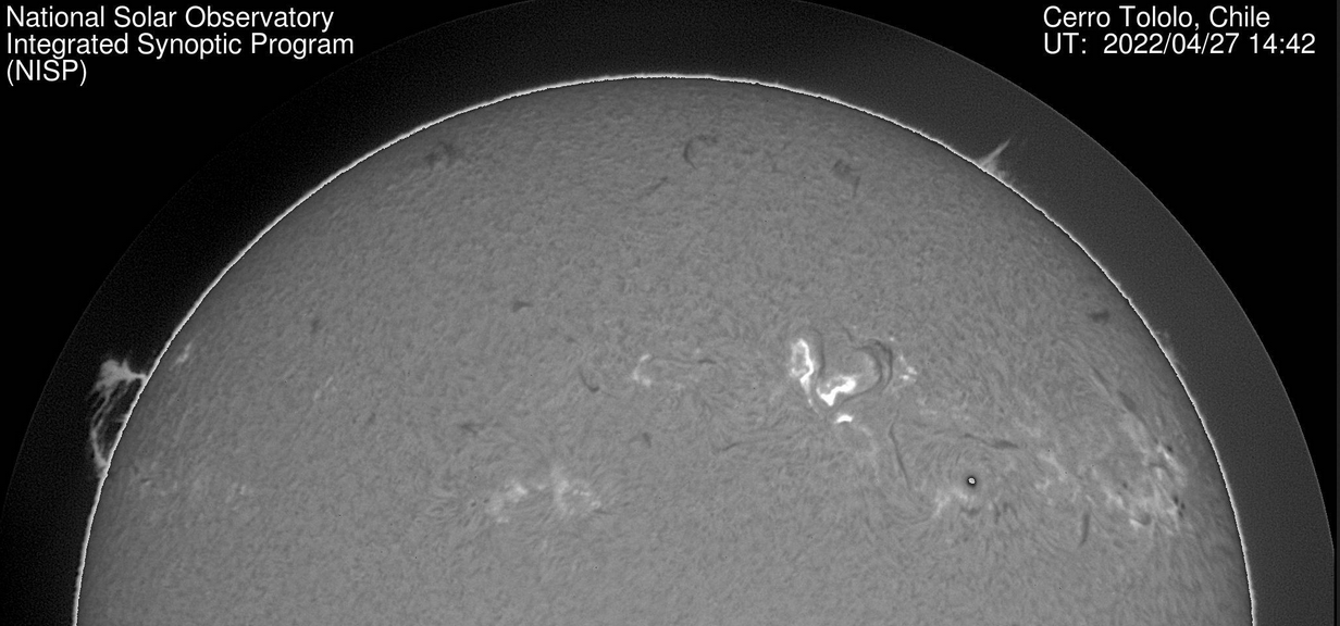 Flare C7.6 a surges v AR2996, 27.04.2022, 14h 42m UT, GONG Cerro Tololo.png