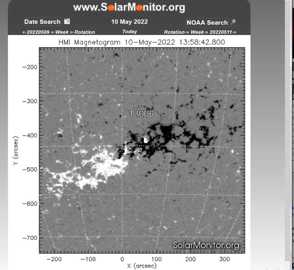 Magnetogram  AR3006,  SDO HMI , 10.05.2022, 13h 58m UT.png