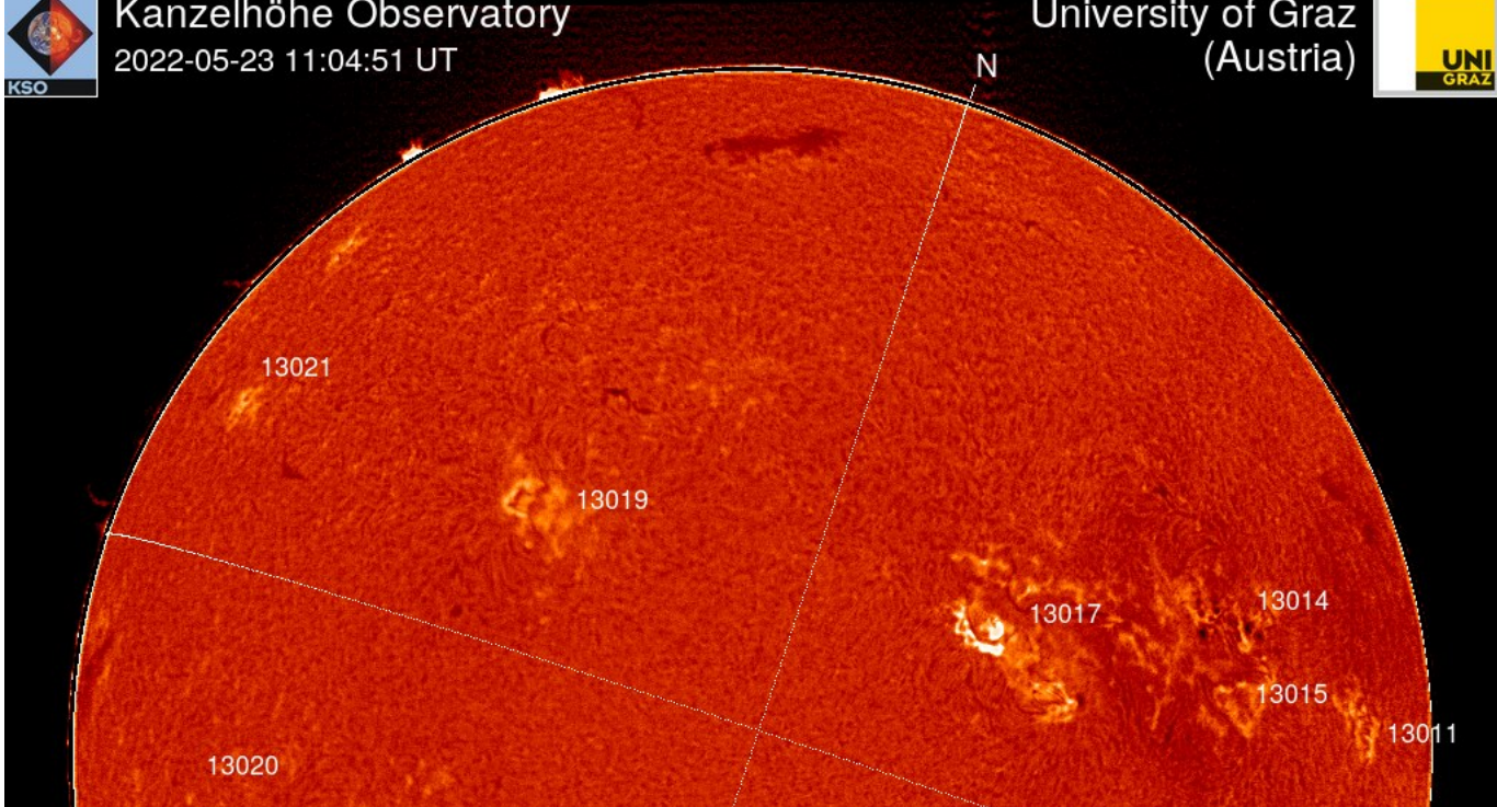 C5 erupce v AR3017  23.5.2022, 11h 04m UT, Kanzelhöhe.png