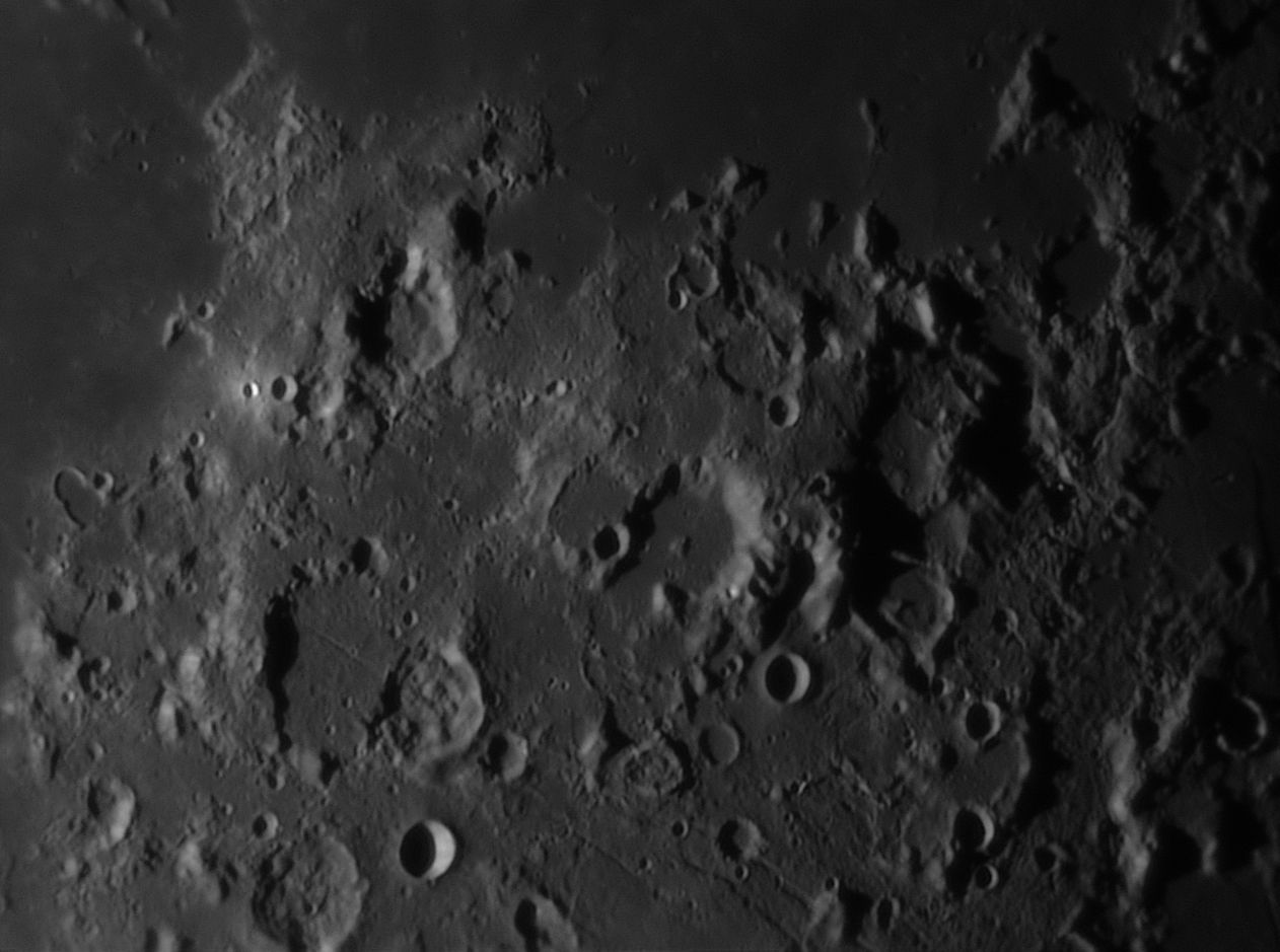 2022-08-15-2339_9-R-L-Moon_lapl4_ap1548.jpg