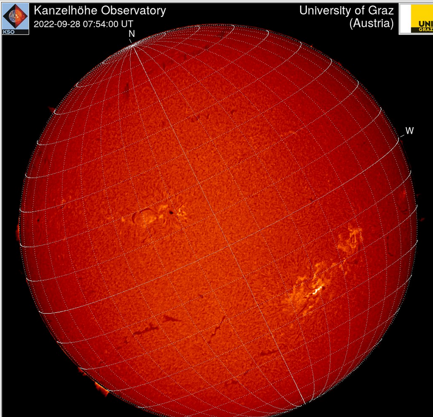 Chromosféra 28.9.2022, 07h 54m  UT, flare C1.72 v AR3107, Kanzelhöhe.png