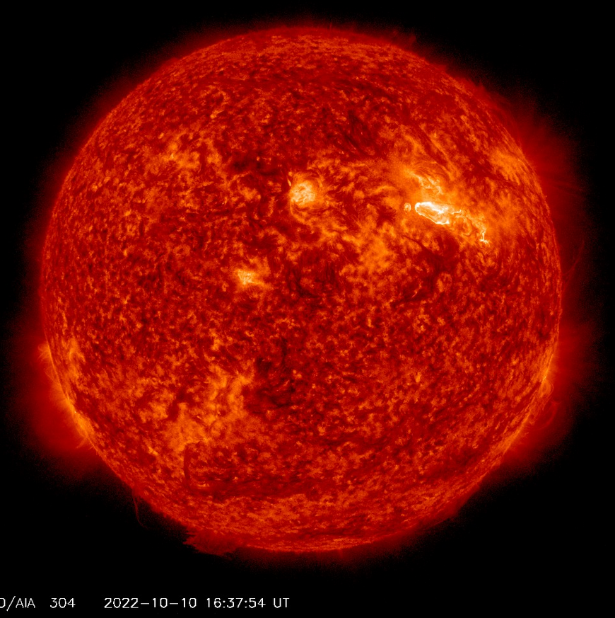 Chromosféra 10.10.2022,  v AR3112, 16h 37m UT, SDO_AIA na 304Ä.png