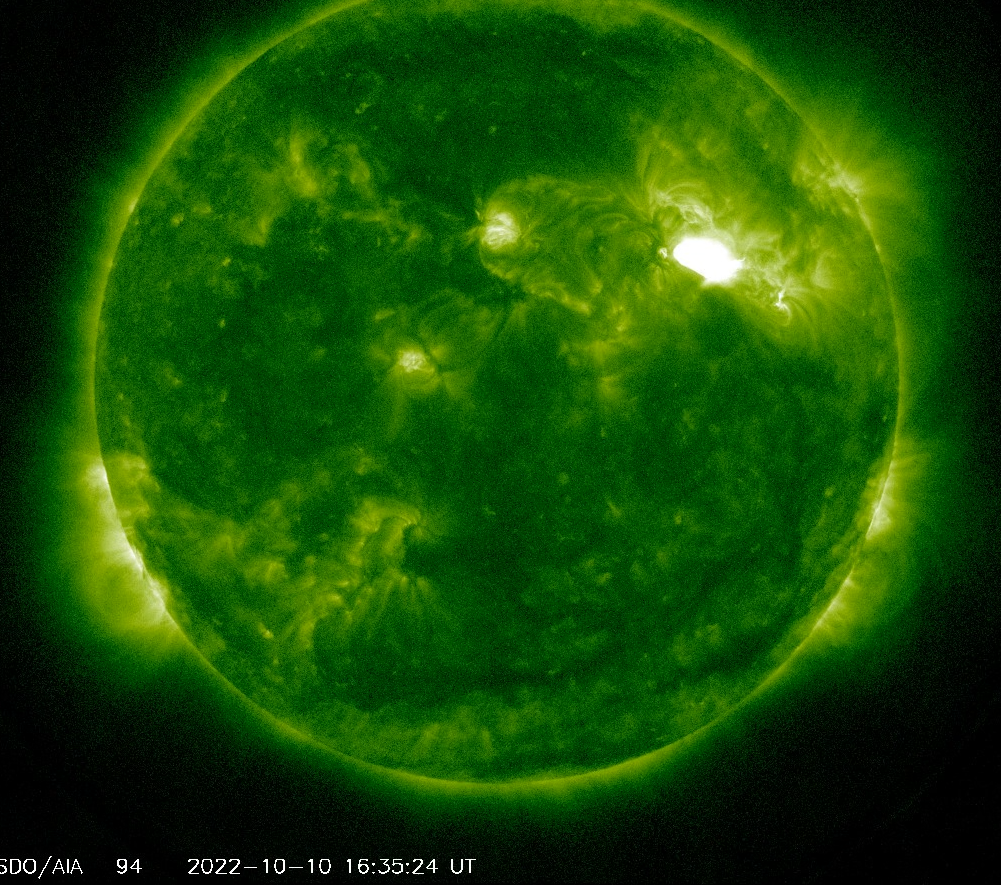 Erupce M2.37 v AR3112, 10.10.2022, 16h 35m UT, SDO_AIA na 94Ä.png