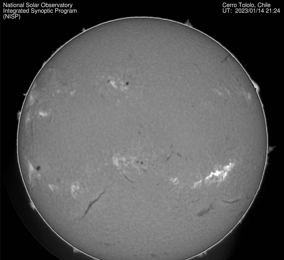 Chromosféra 14. 1. 2023, 21h 24m UT, GONG Cerro Tololo, erupce M4.6 , v AR3182.png