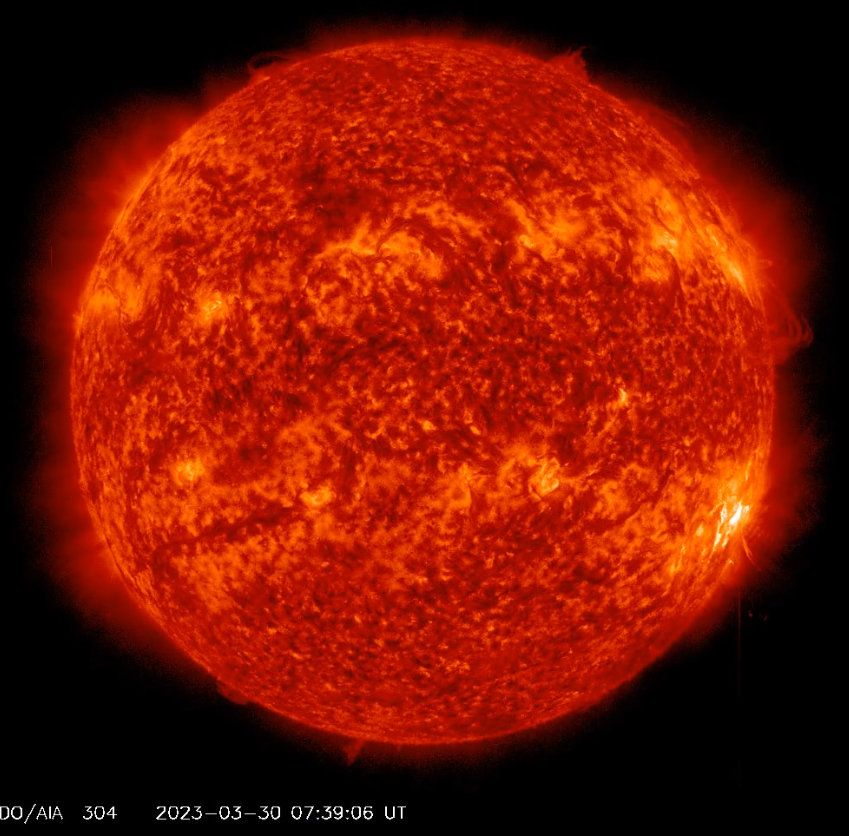 Erupce M5.4 v AR3256  , 30.3.2023, 07h 39m UT, SDO_AIA 304Ä.png