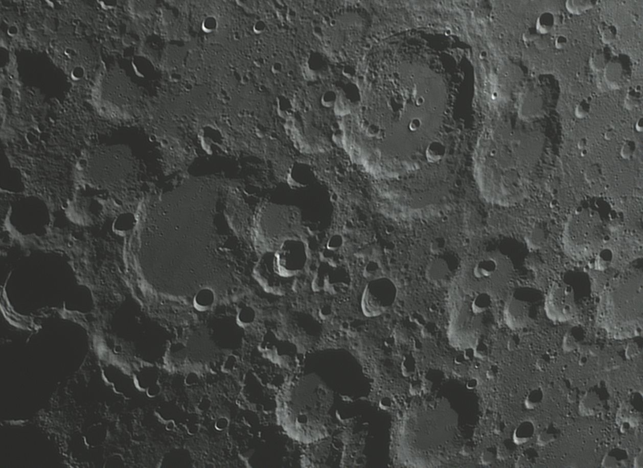 2023-05-27-1630_7-R-IR-Moon_lapl4_ap1184 2.jpg