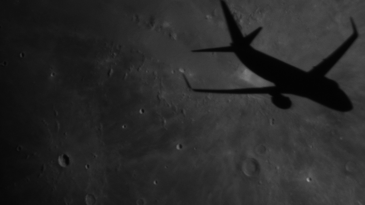 2023-06-29-1927_9-P-IR-Moon prelet lietadla.jpg