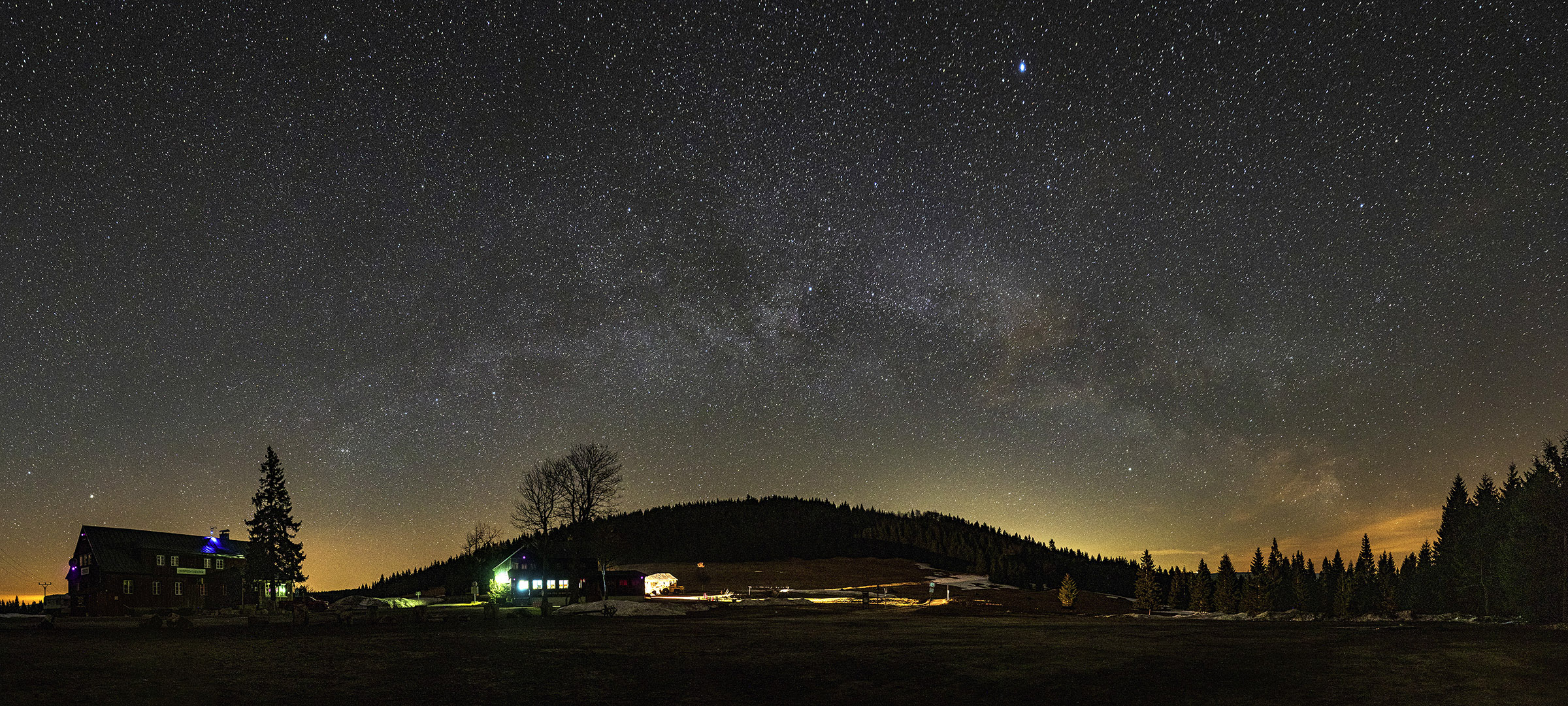 Olympus e-m1 II, 12 mm, f 2,8, panorama z 11 fotek