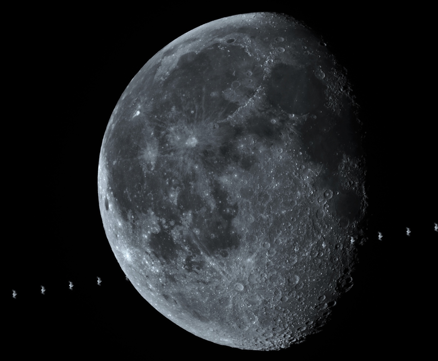 2023-11-02-ISS-Moon00-SUM-Fsmall.jpg