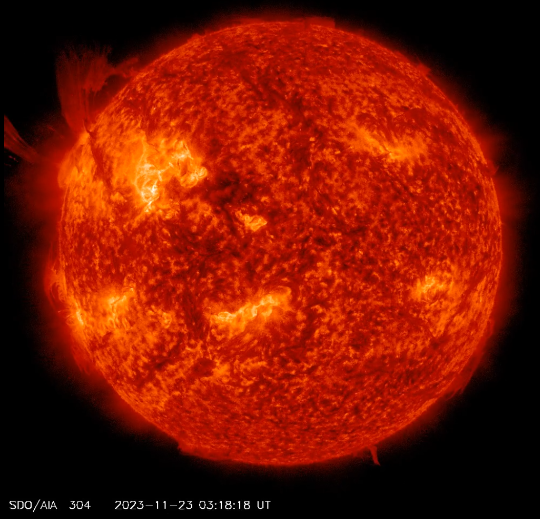 Chromosférické aktivity 23.11.2023, 03h 18m UT, SDO_AIA 304nm.png