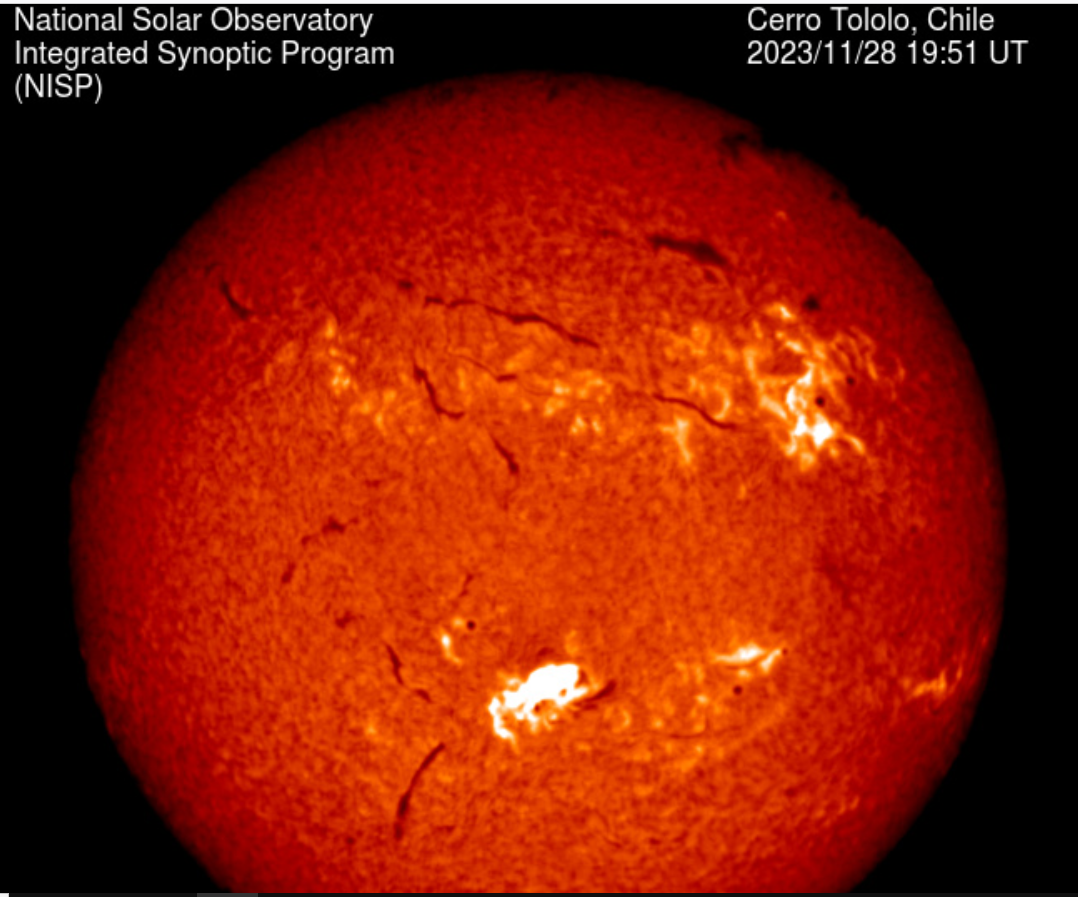 Erupce M9.8 v AR 3500, 28.11.2023, 19h 51m UT, Cerro Tololo, GONG.png