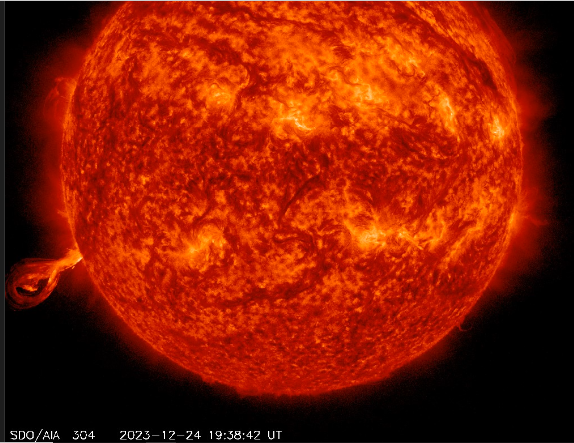 Chromosféra 24.12.2023, 19h 38m UT, SDO_AIA 304nm.png