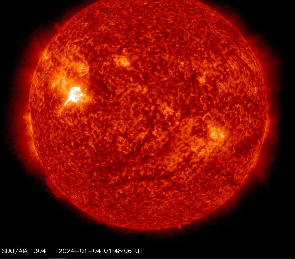 Erupce M3,9 v AR3536, 4.1.2024, maximum 01h 50m UT, SDO_AIA 304nm.png