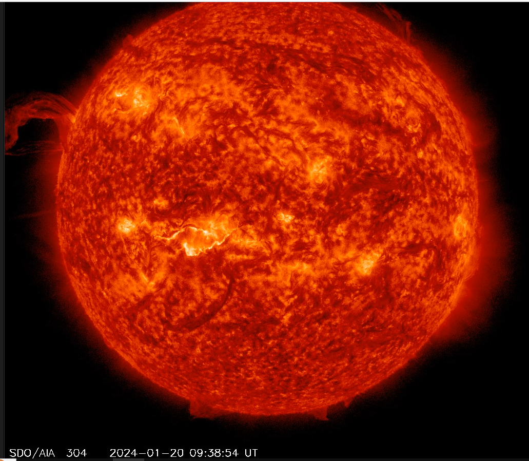 Eruptivní protuberance , surges, 20.1.2024, 09h 38m 54s UT, SDO_AIA 304 nm.png