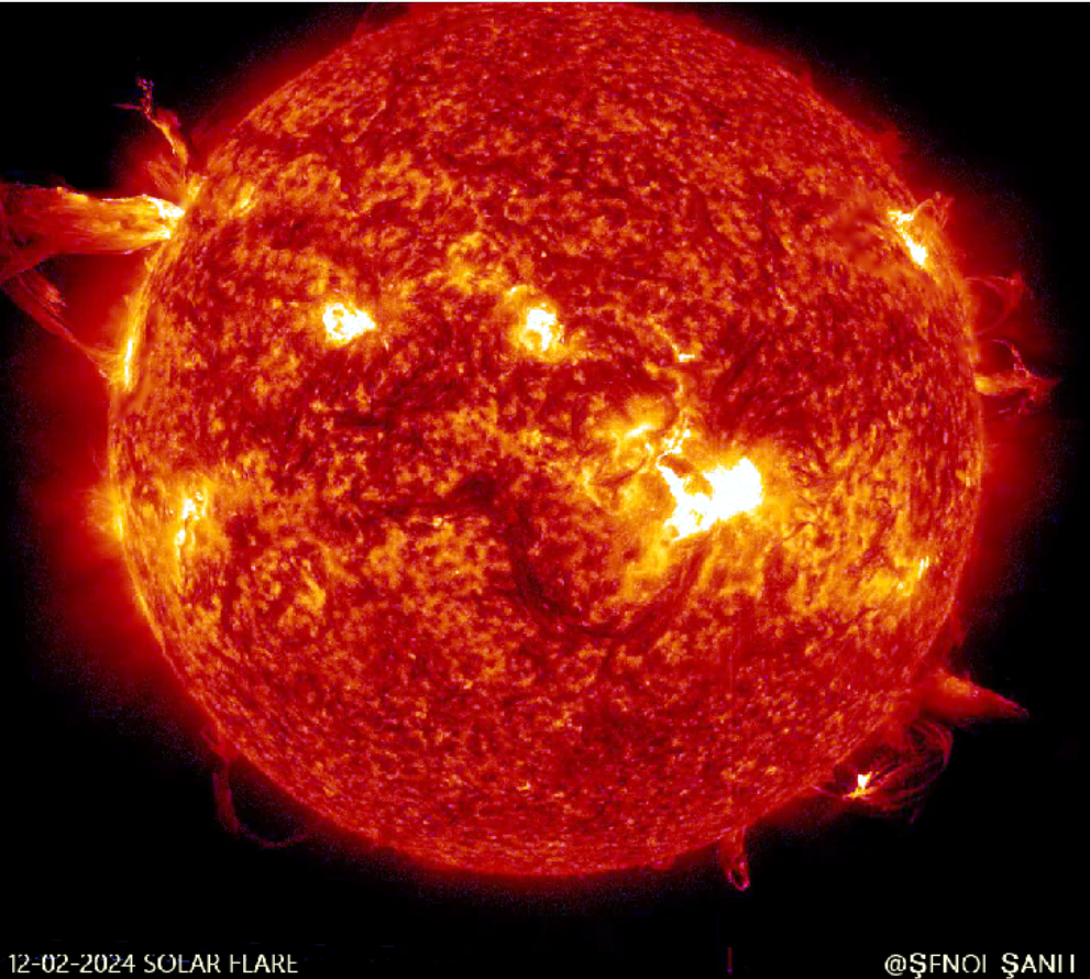 Souhrn všech aktivních oblastí ze 12.2.2024, podle Senol Sanli a SDO_AIA.png