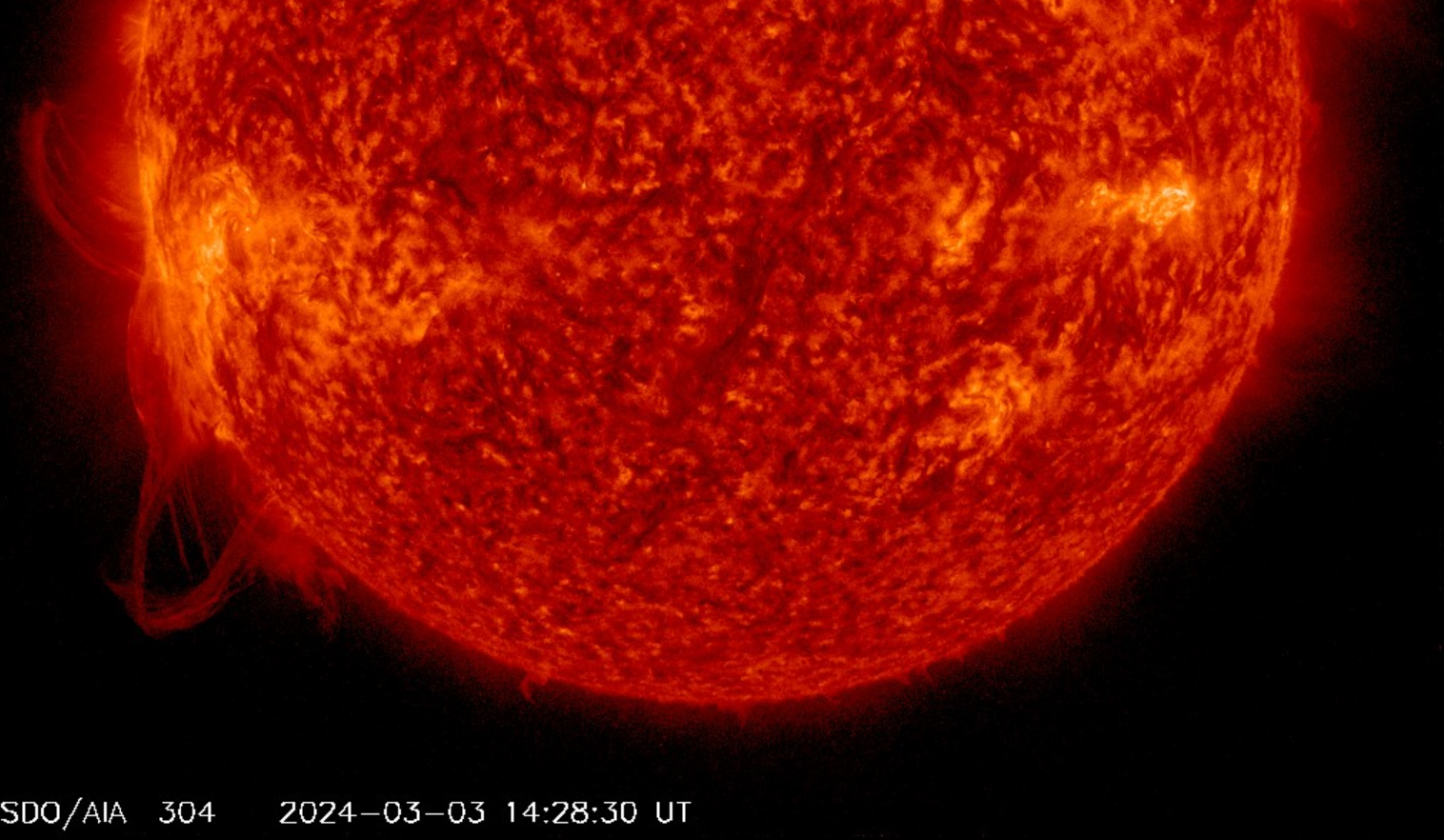 Eruptivní protuberance 3.3.2024, 14h 28m UT, SDO_AIA 30,4 nm.png