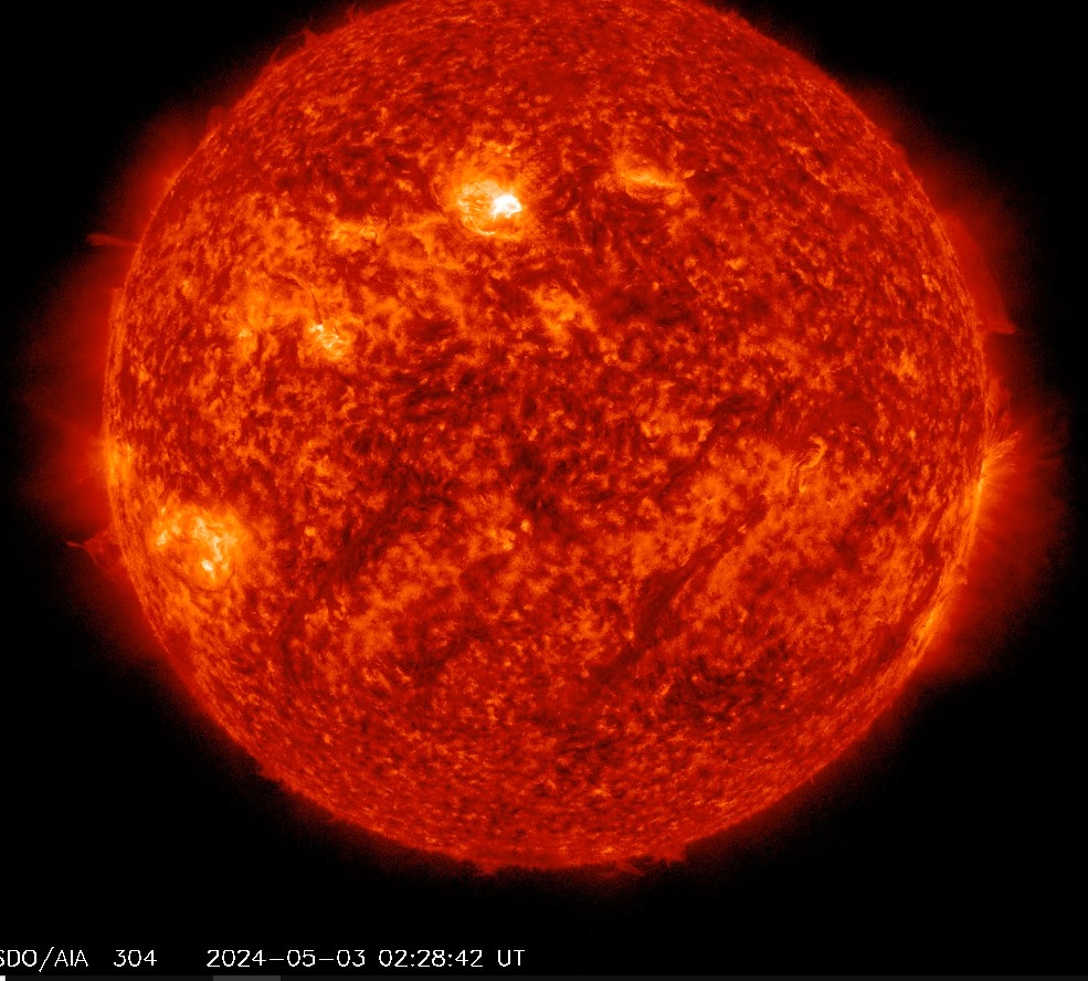 Chromosféra 3.05.2024, 02h 28m UT, SDO_AIA 30,4 nm.jpg