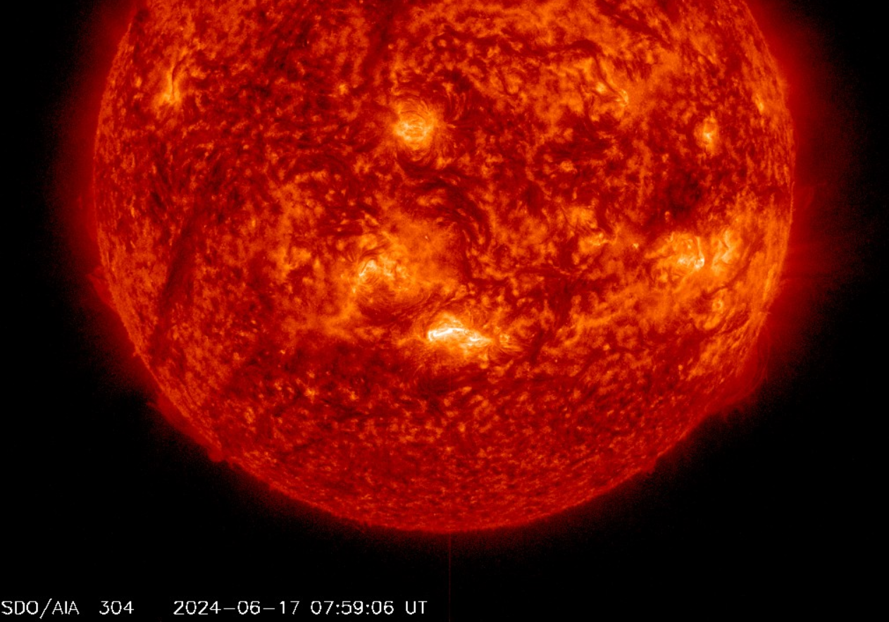 Chromosféra 17.06.2024, 07h 59m UT, SDO_AIA 304Ä.png