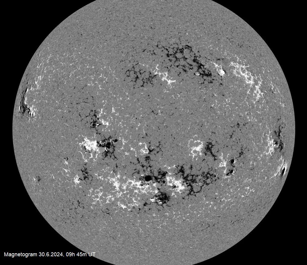 SDO_HMI Magnetogram 30.6.2024, 09h 45m UT.png