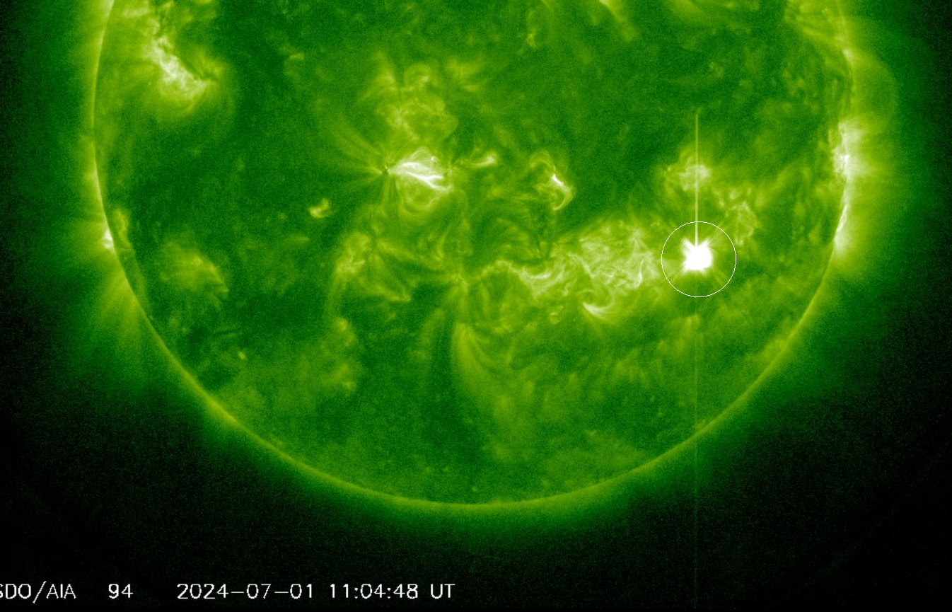 Erupce M2.1 v AR3730, 1.7.2024, 11h 04m UT, SDO_AIA 94Ä.png