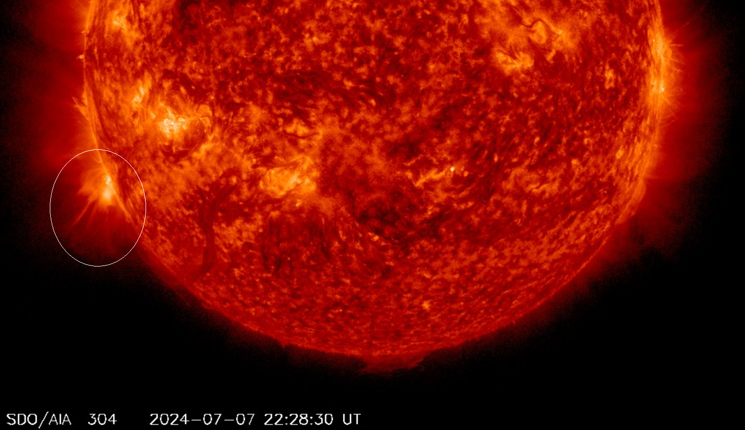 Erupce M2.49, 7.7.2024, 22h 28m UT, SDO_AIA 304Ä.png
