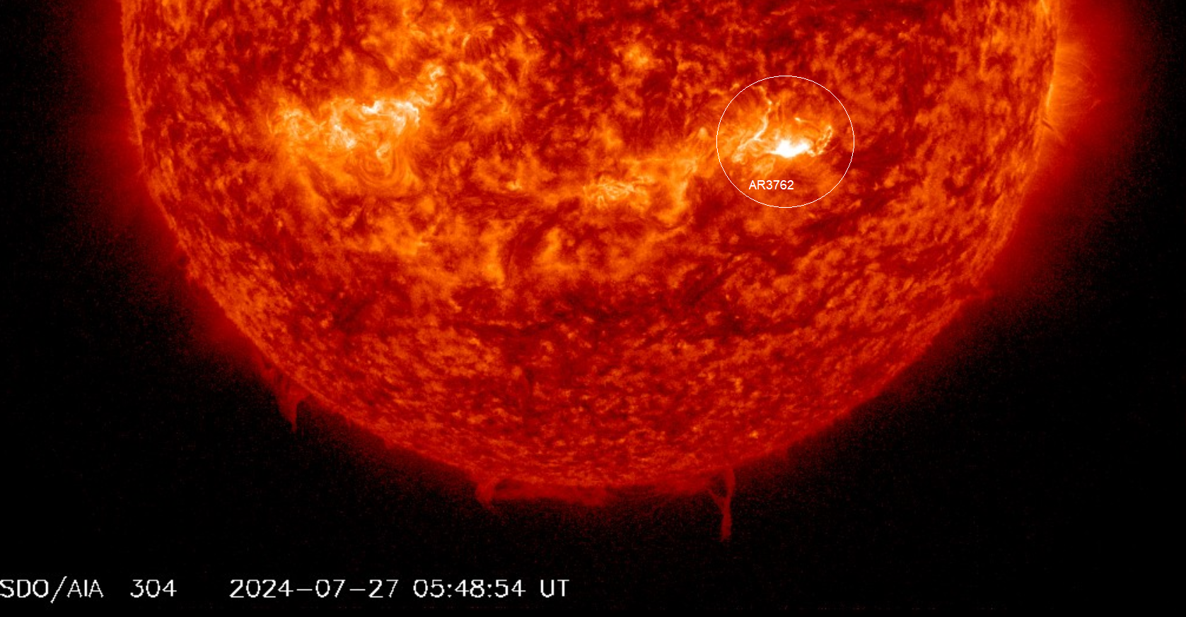 Erupce  M3.1 v AR3762, 27.7.2024, 05h 48m UT, SDO_AIA 304Ä.png